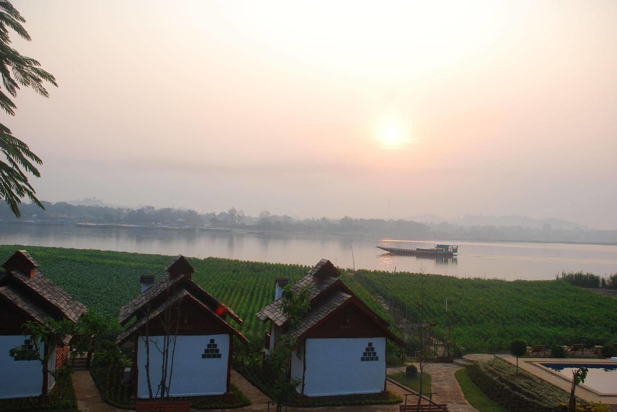 Gin'S Maekhong View Hotel Chiang Saen Exterior photo